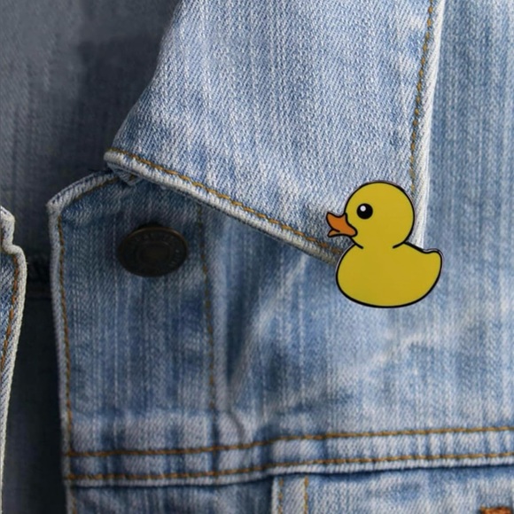 Yellow Duck Brooch Cute Duck Art Badge Cartoon Animals Duck Enamel Brooch Badge - Picture 4 of 7